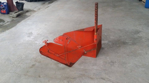 นำเข้าจากญี่ปุ่น หัวหมูขึ้นร่องขนาดกลางด้านเดียว เก่าญี่ปุ่น ใช้ติดกับรถไถเดินตาม หรือรถพรวนดิน ช่วยในการขึ้นร่องไถได้ง่ายและสะดวกขึ้น สภาพดี