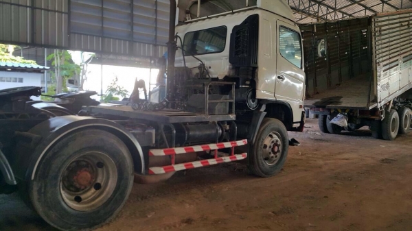 ขายด่วน รถสิบล้อหัวลาก  hino mega260  ปี49  สภาพดี พร้อมใช้งาน