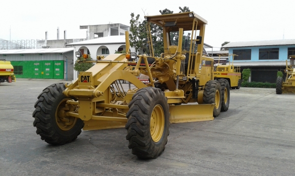 ขายรถเกรด CATERPILLAR 140G S/N 72V13XXX สภาพพร้อมใช้งาน เอกสารเล่มครบ