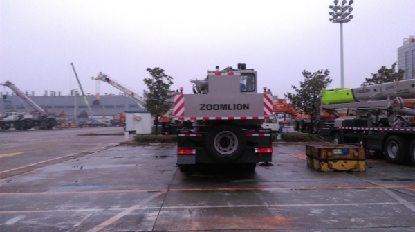 ขายรถเครน zoomlion โฉมใหม่ 25 ตัน