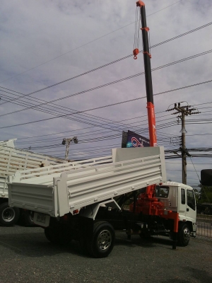 รถบรรทุก ดั้ม เครน