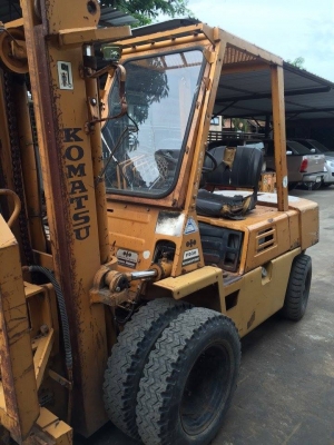 รถโฟคลิฟ KOMATSU FD30  หนัก 3 ตัน ราคา 260,000 บาท  รถนอกนำเข้าจากญี่ปุ่นพร้อมใช้งาน  เอกสารแจ้งจำหน่ายใบอินวอย