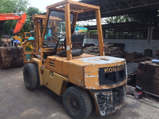 รถโฟคลิฟ KOMATSU FD30  หนัก 3 ตัน ราคา 260,000 บาท  รถนอกนำเข้าจากญี่ปุ่นพร้อมใช้งาน  เอกสารแจ้งจำหน่ายใบอินวอย