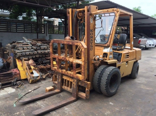 รถโฟคลิฟ KOMATSU FD30  หนัก 3 ตัน ราคา 260,000 บาท  รถนอกนำเข้าจากญี่ปุ่นพร้อมใช้งาน  เอกสารแจ้งจำหน่ายใบอินวอย