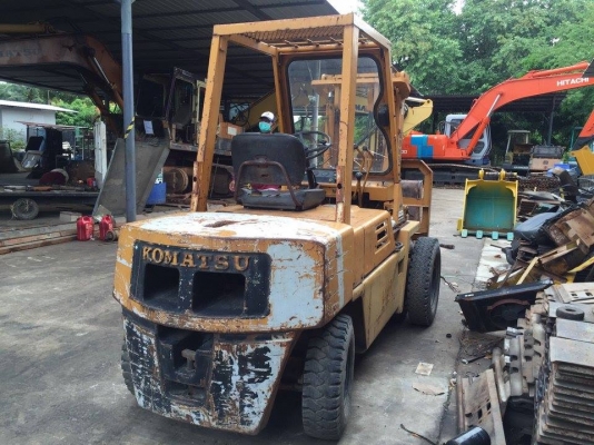 รถโฟคลิฟ KOMATSU FD30  หนัก 3 ตัน ราคา 260,000 บาท  รถนอกนำเข้าจากญี่ปุ่นพร้อมใช้งาน  เอกสารแจ้งจำหน่ายใบอินวอย