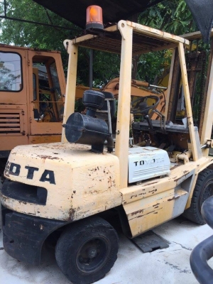 รถโฟคลิฟ TOYOTA FD30 3 ตัน ราคา 280,000 บาท  รถนอกนำเข้าจากญี่ปุ่นพร้อมใช้งาน  เอกสารแจ้งจำหน่ายใบอินวอย