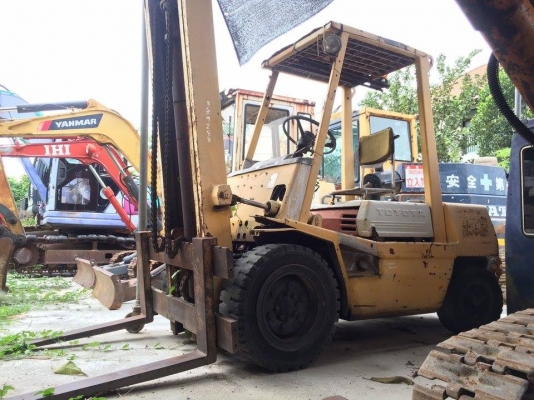 รถโฟคลิฟ TOYOTA FD30 3 ตัน ราคา 280,000 บาท  รถนอกนำเข้าจากญี่ปุ่นพร้อมใช้งาน  เอกสารแจ้งจำหน่ายใบอินวอย