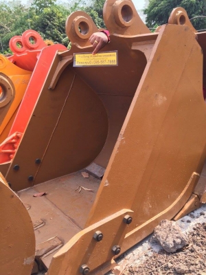 บุ้งกี๋ KOMATSU PC200 นำเข้าจากประเทศเกาหลี  เหล็กหนา เกรดเอ ทน มีของพร้อมส่ง ราคาลูกละ 38,000 บาท