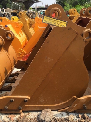 บุ้งกี๋ KOMATSU PC200 นำเข้าจากประเทศเกาหลี  เหล็กหนา เกรดเอ ทน มีของพร้อมส่ง ราคาลูกละ 38,000 บาท