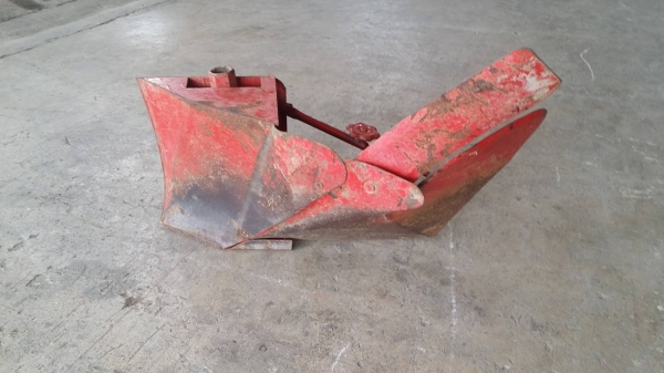 นำเข้าจากญี่ปุ่น หัวหมูขึ้นร่องขนาดเล็กด้านเดียว เก่าญี่ปุ่น ใช้ติดกับรถไถเดินตาม หรือรถพรวนดิน