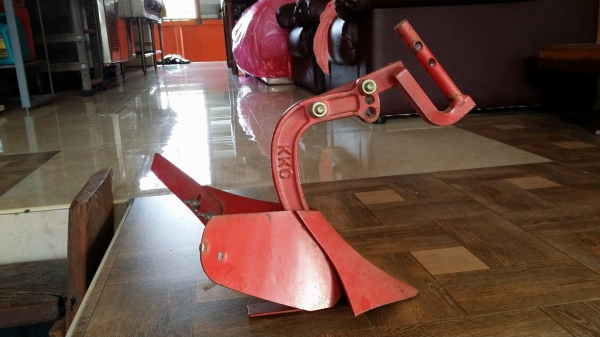 นำเข้าจากญี่ปุ่น หัวหมูขึ้นร่องขนาดเล็ก เก่าญี่ปุ่น ใช้ติดกับรถไถเดินตาม หรือรถพรวนดิน