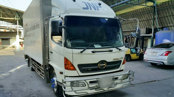 ขายรถ 6 ล้อ ฮีโน่เมก้า ตู้เปียก  150 แรง ปี 49 สภาพดี คัสซีสวย จัดแนนท์ได้ครับ สนใจติดต่อได้ที่  081-9420141 , 081-5715326