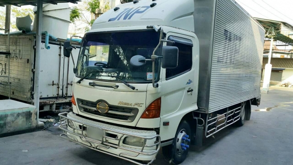 ขายรถ 6 ล้อ ฮีโน่เมก้า ตู้เปียก  150 แรง ปี 49 สภาพดี คัสซีสวย จัดแนนท์ได้ครับ สนใจติดต่อได้ที่  081-9420141 , 081-5715326