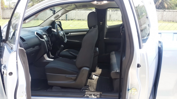 ISUZU D-MAX  Space Cab Z  2.5 Ddi VGS โฉม HI LANDER รถสวย ไมล์น้อยๆๆๆมากๆๆ สนใจทักเลยน่ะคร่ะมีคันเดียวเท่านั้นคร่ะ