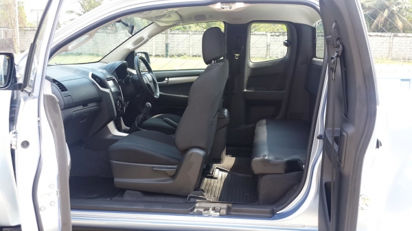 ISUZU D-MAX  Space Cab Z  2.5 Ddi VGS โฉม HI LANDER รถสวย ไมล์น้อยๆๆๆมากๆๆ สนใจทักเลยน่ะคร่ะมีคันเดียวเท่านั้นคร่ะ