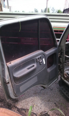 ประตู 4ล้อ NISSAN ALLAS ข้างซ้าย กระจกไฟฟ้า ขาย 5,000 บาท (ศุภากร 081-1903107 , 081-4252943)