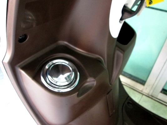 filano สีขาว ลายใหม่ ภายในสีน้ำตาล ครอบไมล์ และ ฝาถังชุบโคลเมี่ยม รถเดือน พ.ค.ปี 57 ไมล์ 7 โล ของแถม 4 รายการ 29900