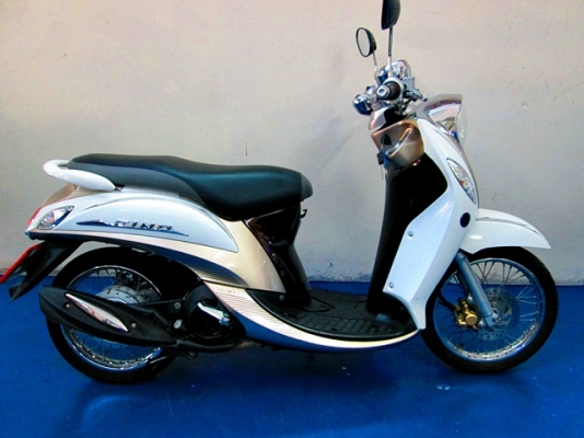 Fino i สีขาวนํ้าตาล พรีเมี่ยม เครื่องยนต์หัวฉีด ประหยัดน้ำมัน รถเดือน ธันวาคม ปี 56 ไมล์ 8 พันโล แถม 4 รายการ 25900