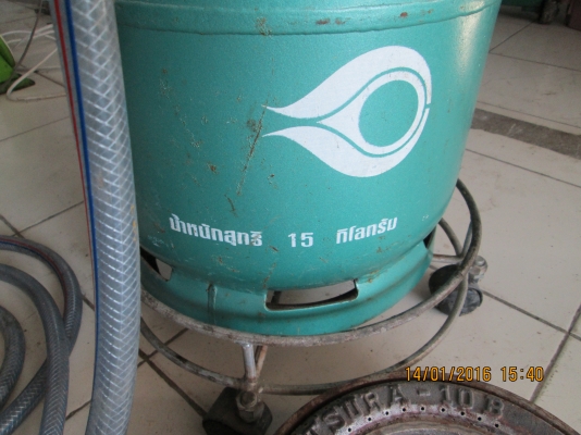 ครับ แก็สเต็มถัง ปตท 15 กก พร้อมเตาใหญ่ๆ 2300บาท ครับ แก็สเต็มถัง ปตท 15 กก พร้อมเตาใหญ่ๆ 2300บาท