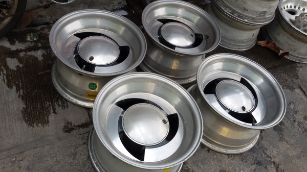 แม็กออฟโรดขอบ15กว้าง8นิ้ว ออฟลบ25 งานนอกสวยสมบูรณ์ ปัดเงาหน่อยสวย ล้นๆราคาไม่แพง ไม่คดไม่ดุ้ง  ราคา 4 วง 6,500 บาท มาก่อนได้ก่อนครับ