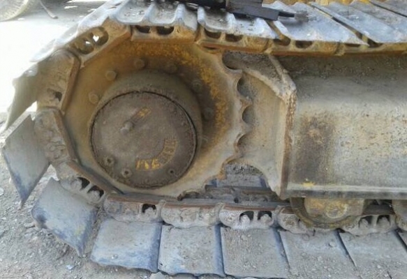 KOMATSU PC 60-6 รถบอดี้สวยเดิมสภาพดีพร้อมใช้งานได้เลยครับ เครื่องยนต์เดิมปั๊มเดิมๆแห้งดีแรงดีทำงานเร็วไม่โหลดครับ ภายในเก๋งสะอาดสวย คอนโทรลยาว ขับง่ายใช้งานได้คล่องตัวสุดๆ ภายนอกบูมอาร์มสวยไม่มีปะไม่มีดาม ช่วงล่างเอวแน่นดี โรลเลอร์ใบแทรกสภาพดีประมาณ 60\% พ
