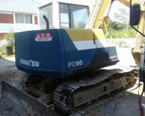 KOMATSU PC 60-6 รถบอดี้สวยเดิมสภาพดีพร้อมใช้งานได้เลยครับ เครื่องยนต์เดิมปั๊มเดิมๆแห้งดีแรงดีทำงานเร็วไม่โหลดครับ ภายในเก๋งสะอาดสวย คอนโทรลยาว ขับง่ายใช้งานได้คล่องตัวสุดๆ ภายนอกบูมอาร์มสวยไม่มีปะไม่มีดาม ช่วงล่างเอวแน่นดี โรลเลอร์ใบแทรกสภาพดีประมาณ 60\% พ