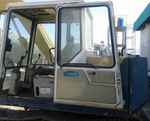 KOMATSU PC 60-6 รถบอดี้สวยเดิมสภาพดีพร้อมใช้งานได้เลยครับ เครื่องยนต์เดิมปั๊มเดิมๆแห้งดีแรงดีทำงานเร็วไม่โหลดครับ ภายในเก๋งสะอาดสวย คอนโทรลยาว ขับง่ายใช้งานได้คล่องตัวสุดๆ ภายนอกบูมอาร์มสวยไม่มีปะไม่มีดาม ช่วงล่างเอวแน่นดี โรลเลอร์ใบแทรกสภาพดีประมาณ 60\% พ