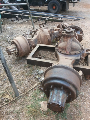 ขายชุดเพลาหลัง2เพลา HINO FM  มี2เส้น หน้าหลังไม่มีแหนบ