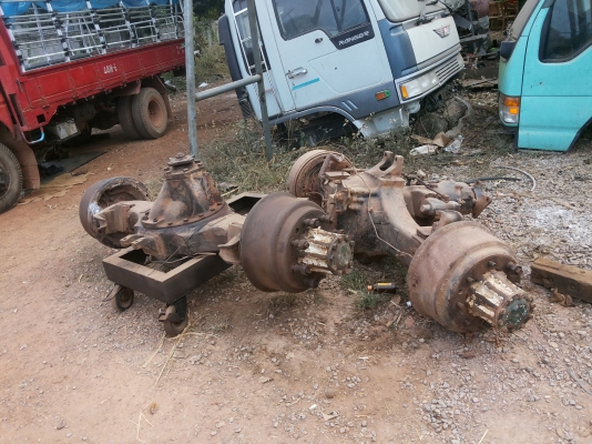 ขายชุดเพลาหลัง2เพลา HINO FM  มี2เส้น หน้าหลังไม่มีแหนบ