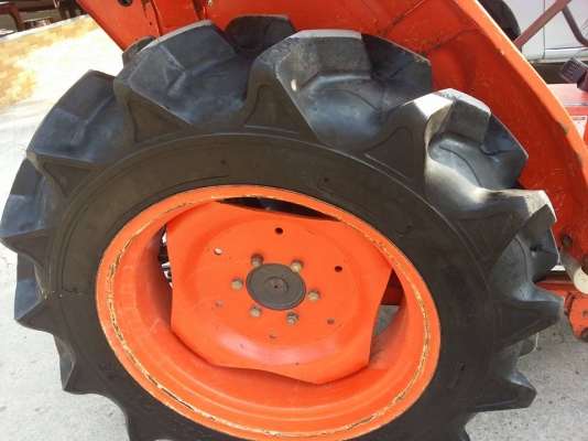 คูโบต้า L2808 4 WD ใบมีดดันหน้าตราช้าง รถไร่ไม่เคยลงนา เล่มทะเบียนพร้อม