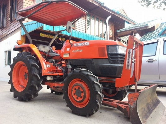 คูโบต้า L2808 4 WD ใบมีดดันหน้าตราช้าง รถไร่ไม่เคยลงนา เล่มทะเบียนพร้อม