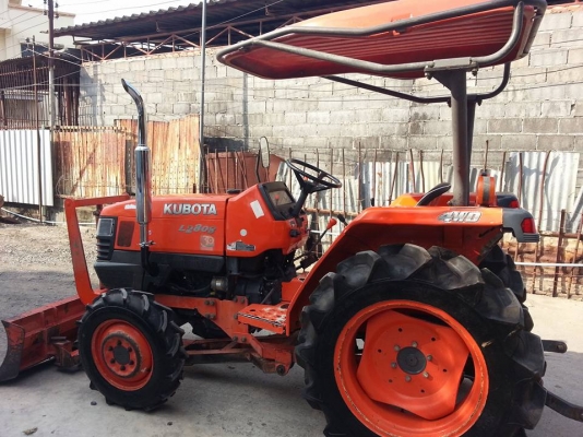 คูโบต้า L2808 4 WD ใบมีดดันหน้าตราช้าง รถไร่ไม่เคยลงนา เล่มทะเบียนพร้อม