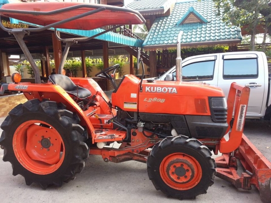 คูโบต้า L2808 4 WD ใบมีดดันหน้าตราช้าง รถไร่ไม่เคยลงนา เล่มทะเบียนพร้อม