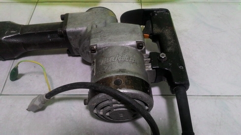 เครื่องสกัดคอนกรีต makita รุ่น HM1201แท้ๆ เดิมๆสภาพพร้อมทำงานได้เลยครับ