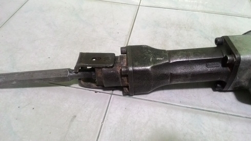 เครื่องสกัดคอนกรีต makita รุ่น HM1201แท้ๆ เดิมๆสภาพพร้อมทำงานได้เลยครับ