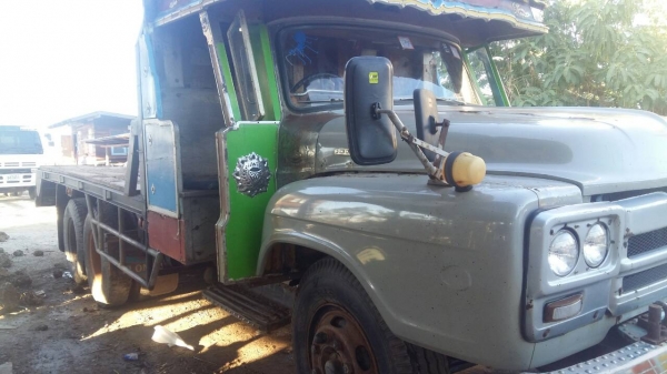 สิบล้อหางปลา 2 เพลา เครื่อง 165 แรง สโลกลาง รถพร้อมใช้งานขึ้นแม็คโคร 200 ได้ สิบล้อหางปลา 2 เพลา เครื่อง 165 แรง สโลกลาง รถพร้อมใช้งานขึ้นแม็คโคร 200 ได้