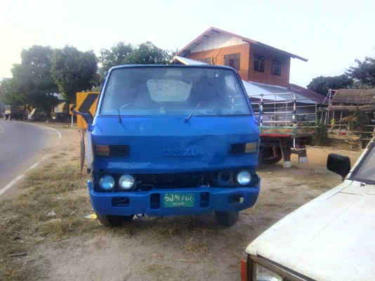 ขายรถหกล้อ ISUZU  เครื่อง 85 แรงม้า หัวคัดซีส์ เครื่องดีพร้อมใช้งาน