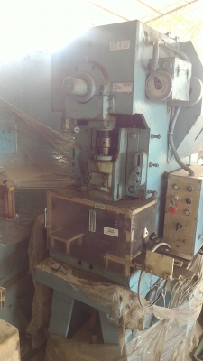 เครื่องปั๊มกดอัดขึ้นรูปชิ้นงาน ยี่ห้อ SAMYANG HEAVY MACHINERY ขนาดแรงกดปั๊ม 25 ตัน  (มีแค่ 6 เครื่อง)