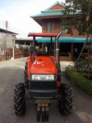 คูโบต้า L2808 4 WD พร้อมผานพรวน 5 ใบ