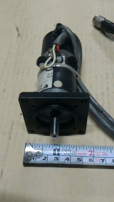 มอเตอร์ DC  MINERTIA พร้อม เอ็นโค้ดเดอร์ ที่ส่วนท้ายของมอเตอร์ เริ่มหมุนที่ 12 V.  แกนเพลาขนาดโตประมาณ 6 -8 มม. แรงบิดออกตัวดี  ( มี 6 ตัว)