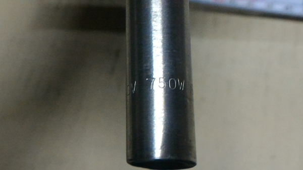 ฮีตเตอร์ให้ความร้อน ของใหม่แบบแท่ง โต 12 มม. ขนาด 750 W. ใช้ไฟบ้าน 220 V. ( มี 5 ตัวตามภาพ )