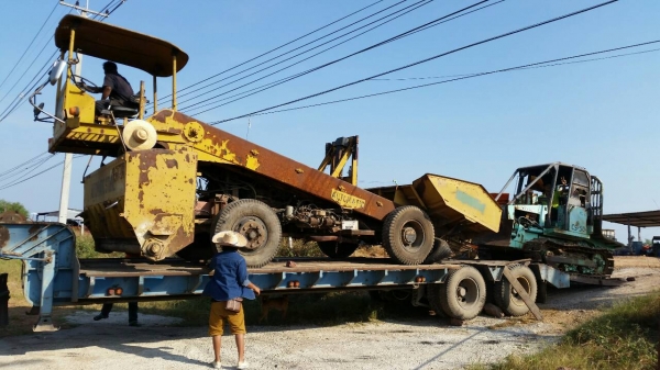 ขอบคุณลูกค้าชาวพิจิตรครับ ที่มาอุดหนุน ชื้อรถโรยหิน ทราย ยางมะตอย ครับ สนใจโทรหาเราครับ ขอบคุณลูกค้าชาวพิจิตรครับ ที่มาอุดหนุน ชื้อรถโรยหิน ทราย ยางมะตอย ครับ สนใจโทรหาเราครับ