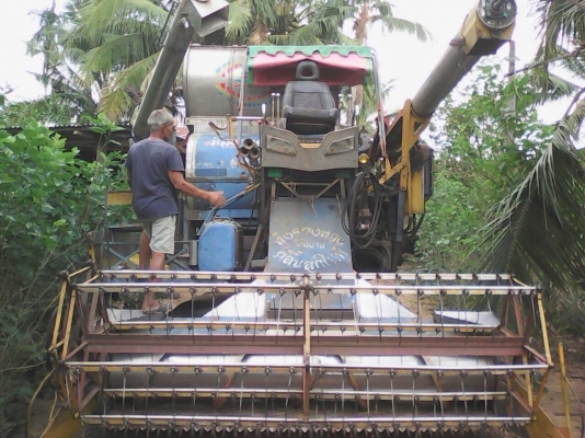 ขายรถเกี่ยว อุ้ม  เครื่อง JO8C turbo ปั้มไดกิ้น 22PV