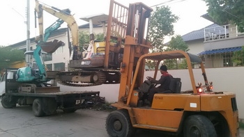 ท่านใดสนใจ รถแบคโฮ KOMATSU PC10-7 พร้อมหัวเจาะ กระแทก ติดต่อ 081 6221299 ครับ ท่านใดสนใจ รถแบคโฮ KOMATSU PC10-7 พร้อมหัวเจาะ กระแทก ติดต่อ 081 6221299 ครับ