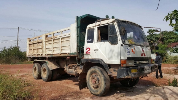 ขาย 10 ล้อดั้ม ไอ้หลง FN527M-TD เครื่องเดิม 6D16 195 แรงม้า เกียร์ 10 สปีด เฟืองท้าย ROCKY 240 รถใช้งานอยู่ เล่มทะเบียนพร้อมโอนครับ