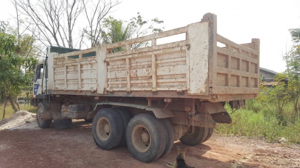 ขาย 10 ล้อดั้ม ไอ้หลง FN527M-TD เครื่องเดิม 6D16 195 แรงม้า เกียร์ 10 สปีด เฟืองท้าย ROCKY 240 รถใช้งานอยู่ เล่มทะเบียนพร้อมโอนครับ