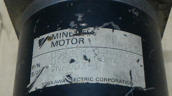 มอเตอร์ DC  MINERTIA ตัวใหญ่พร้อม เอ็นโค้ดเดอร์ ที่ส่วนท้ายของมอเตอร์ เริ่มหมุนที่ 12 V.  แกนเพลาขนาดโตประมาณ 12 มม. แรงบิดออกตัวดี