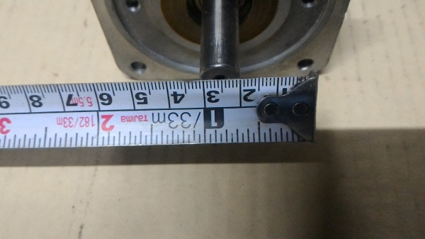 มอเตอร์ DC  MINERTIA ตัวใหญ่พร้อม เอ็นโค้ดเดอร์ ที่ส่วนท้ายของมอเตอร์ เริ่มหมุนที่ 12 V.  แกนเพลาขนาดโตประมาณ 12 มม. แรงบิดออกตัวดี