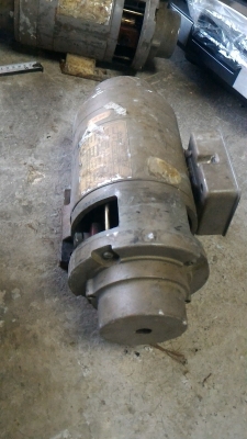 มอเตอร์เกียร์ทดDC ยี่ห้อ MIKI  ขนาด 200 W. อัตราที่ 25 : 1 แรงบิดสูง มีเอ็นโค้ดเดอร์นับรอบที่ส่วนท้าย