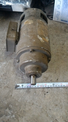 มอเตอร์เกียร์ทดDC ยี่ห้อ MIKI  ขนาด 200 W. อัตราที่ 25 : 1 แรงบิดสูง มีเอ็นโค้ดเดอร์นับรอบที่ส่วนท้าย